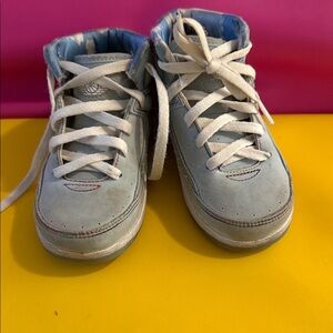 Air Jordan 2S Kids High-Top Sneakers - baby blue and White